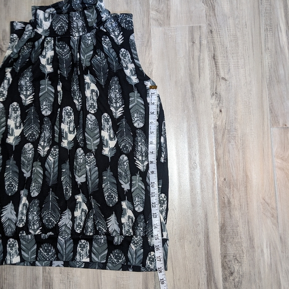 Feather Pattern Mock Neck Tank - Picture 3 of 7